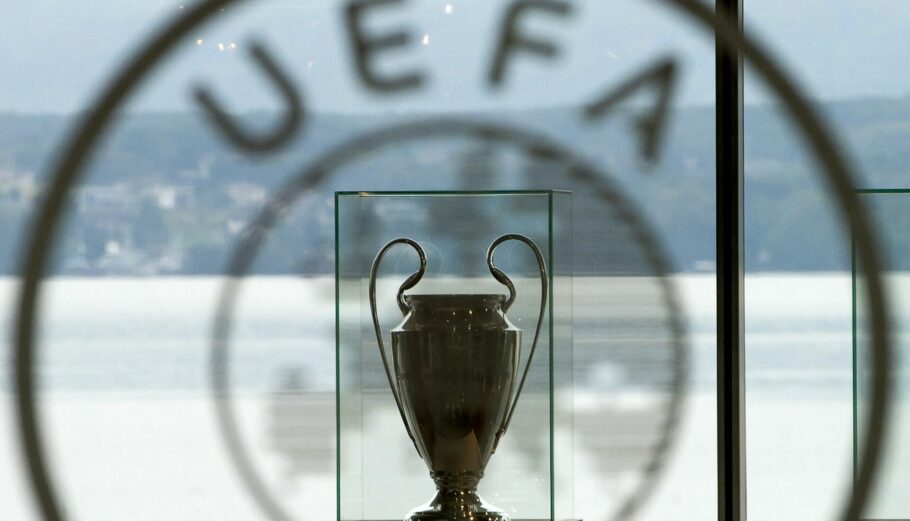 Το τρόπαιο του Champions League © EPA/JEAN-CHRISTOPHE BOTT