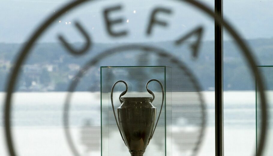 Κύπελλο UEFA © EPA/JEAN-CHRISTOPHE BOTT