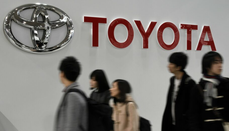 Toyota © EPA/FRANCK ROBICHON