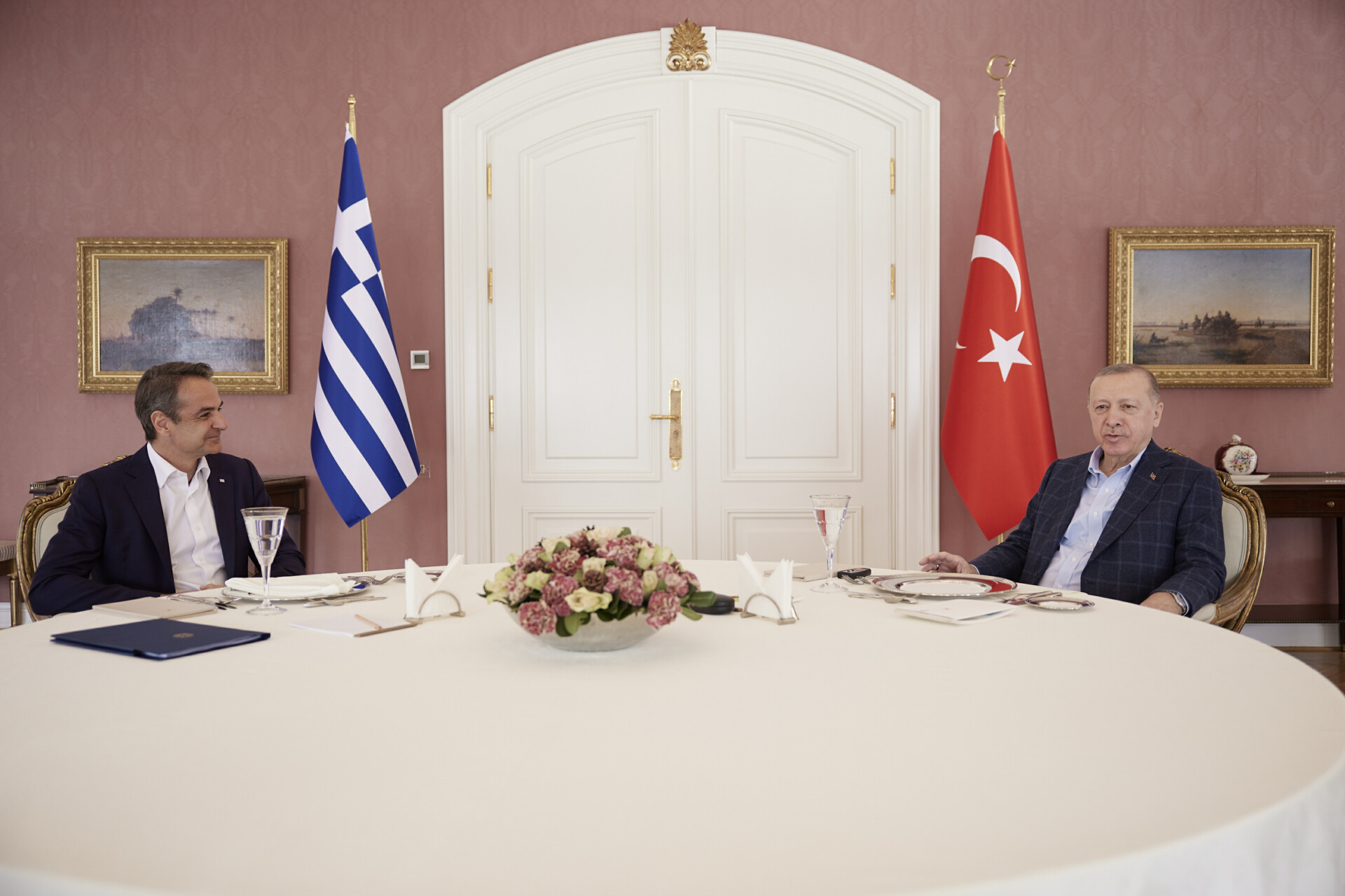 Συνάντηση Μητσοτάκη - Ερντογάν ©Dimitris Papamitsos / Greek Prime Minister's Office