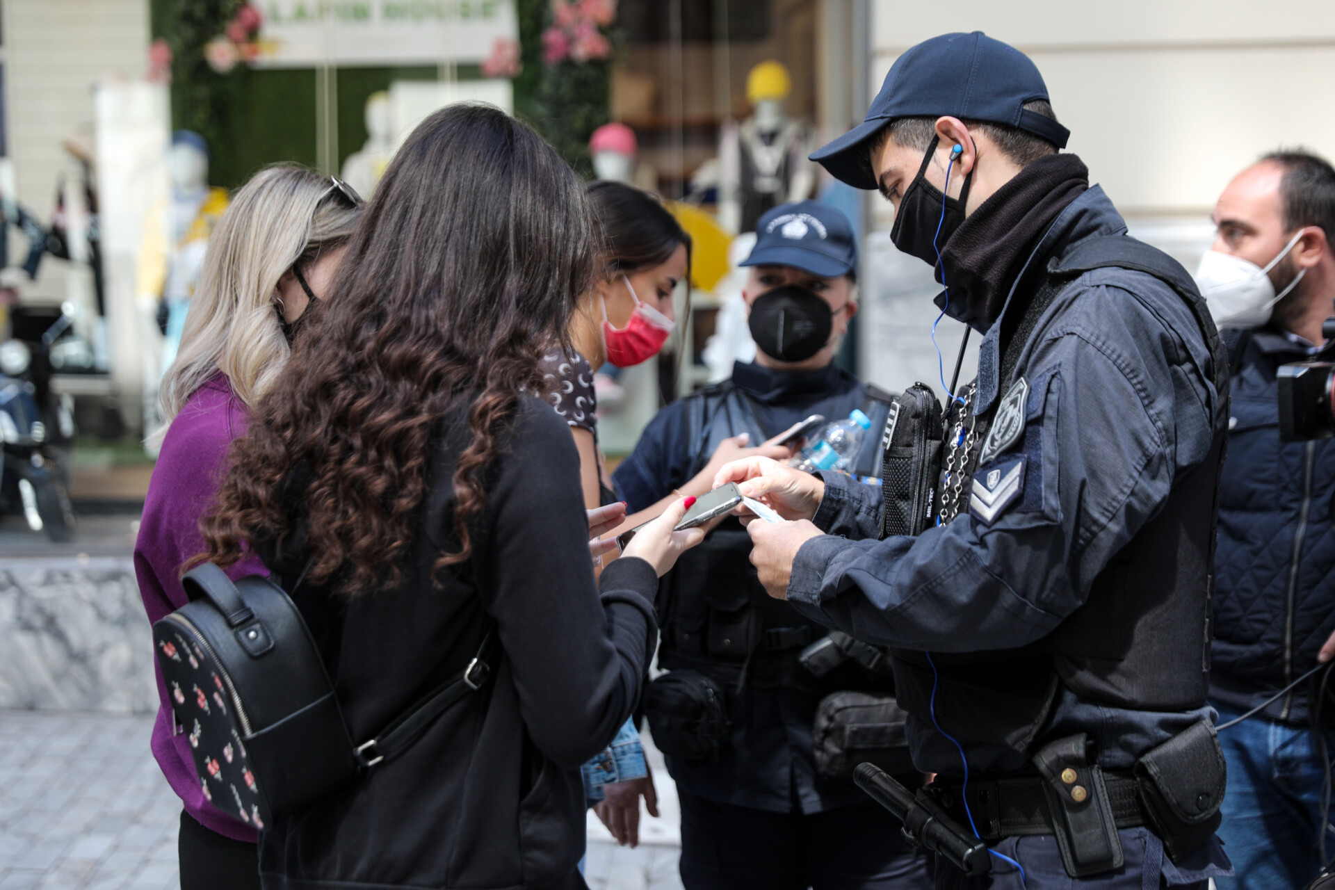 Πρόστιμα ύψους 1.500 ευρώ για μη τήρηση των μέτρων την Τρίτη