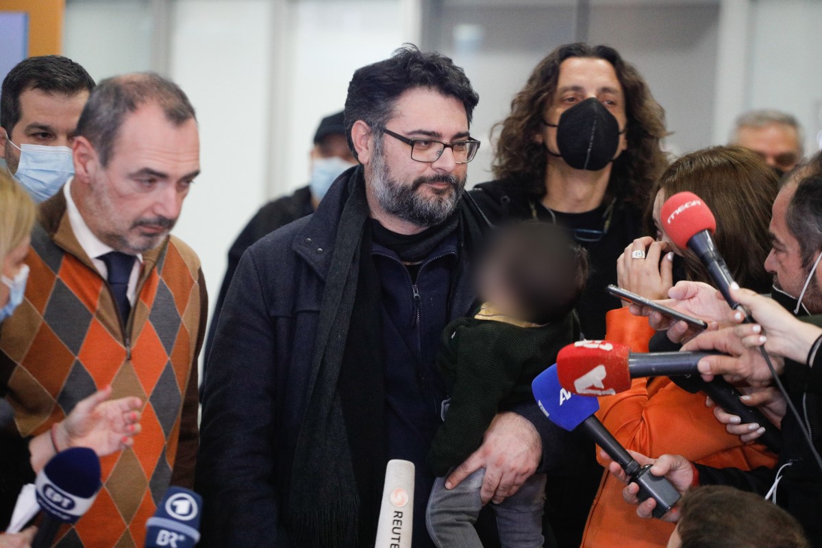 Επέστρεψε στην Αθήνα o πρόξενος της Μαριούπολης Μ. Ανδρουλάκης