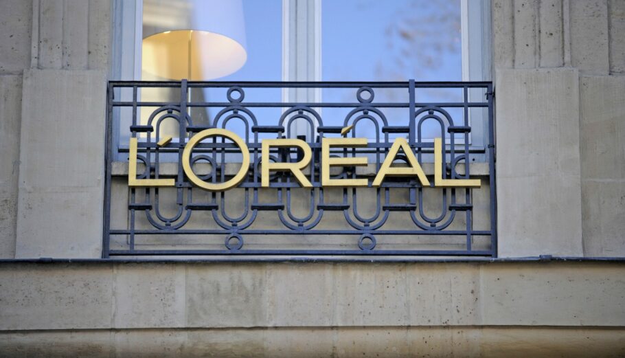 L'Oreal © EPA/YOAN VALAT