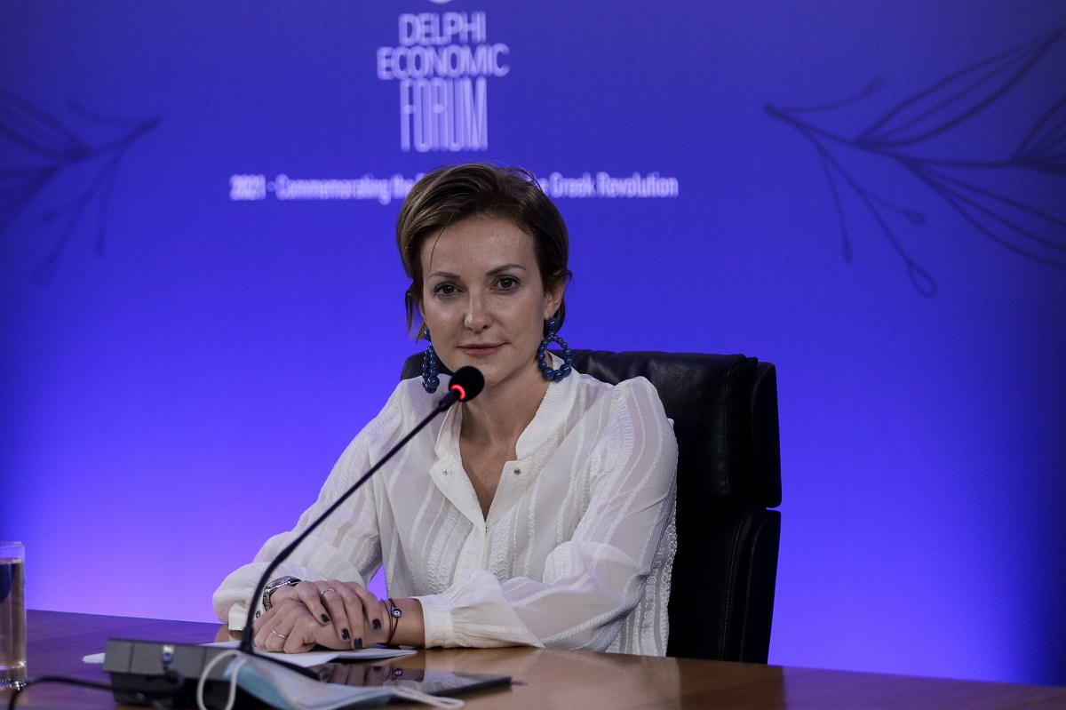 Σδούκου: Εξοικονομώ στα νησιά και επιτάχυνση ηλεκτρικών διασυνδέσεων