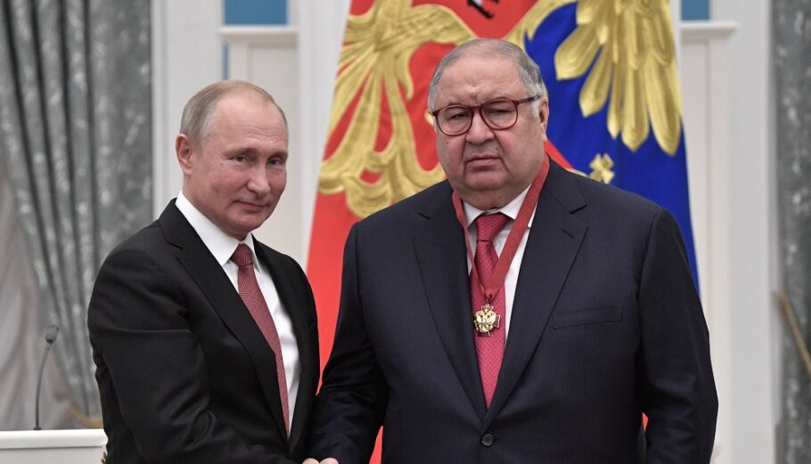 Ο ρώσος δισεκατομμυριούχος Αλίσερ Ουσμάνοφ και ο Ρώσος πρόεδρος Βλαντιμίρ Πούτιν ©EPA/ALEXEY NIKOLSKY / SPUTNIK / KREMLIN POOL MANDATORY CREDIT
