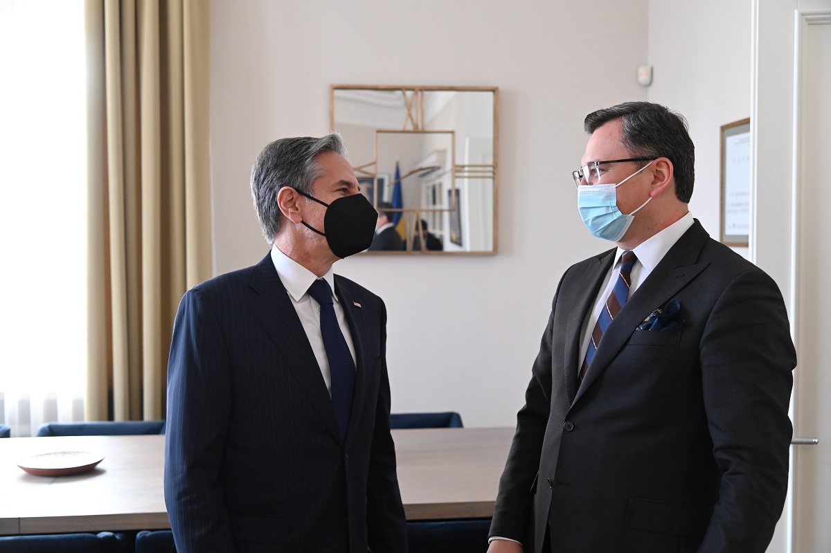 Κουλέμπα σε Μπλίνκεν: Ζητούμε την άμεση στήριξη του ΝΑΤΟ