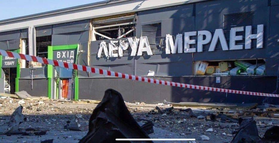 Το βομβαρδισμένο Leroy Merlin στην Ουκρανία © Twitter / Defence of Ukraine
