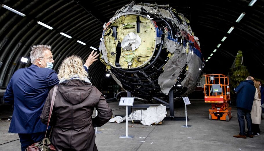 Το αεροπλάνο της μοιραίας πτήσης MH17 της Malaysia Airlines © EPA/SEM VAN DER WAL