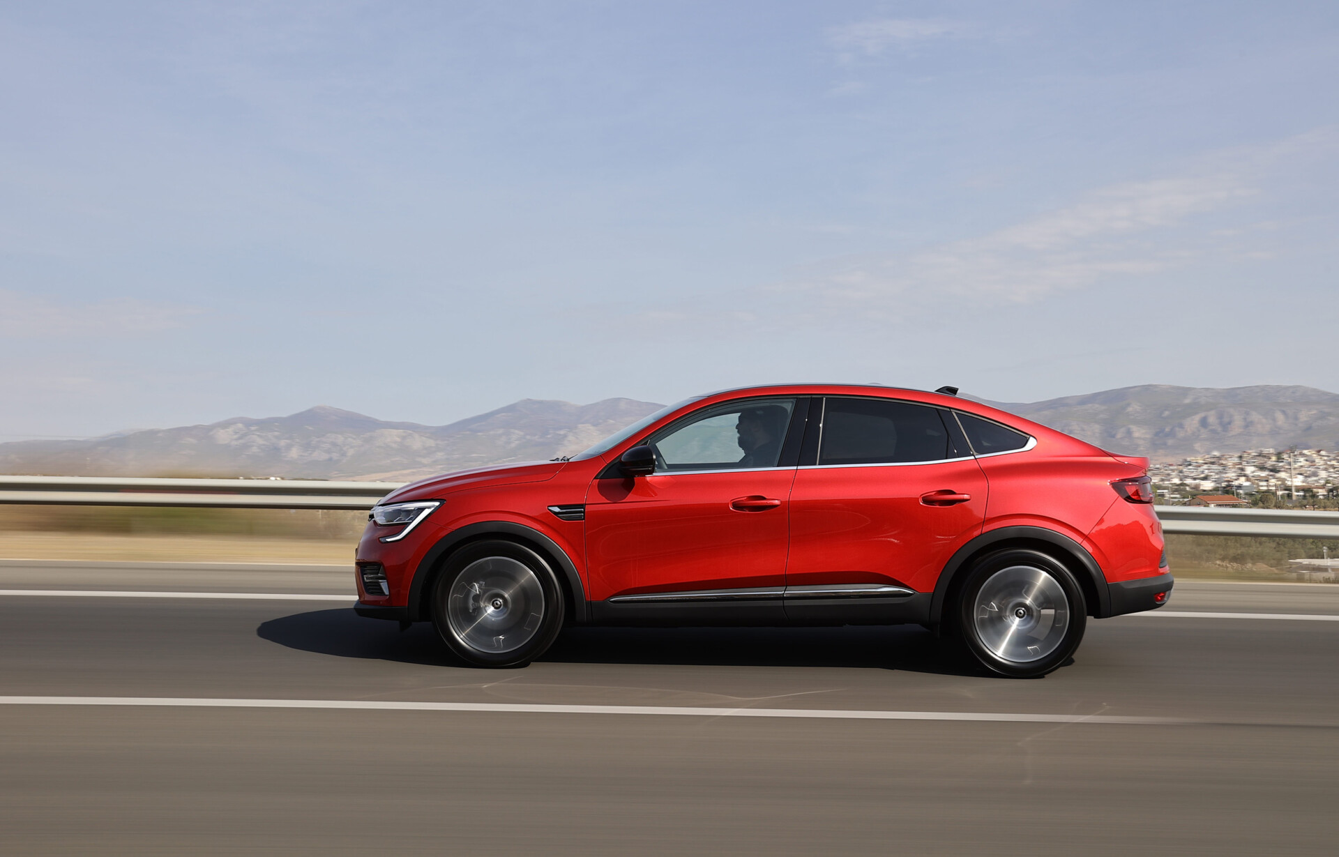 Renault Arkana: Ξεχωριστό στιλ, premium άνεση και υβριδική οικονομία