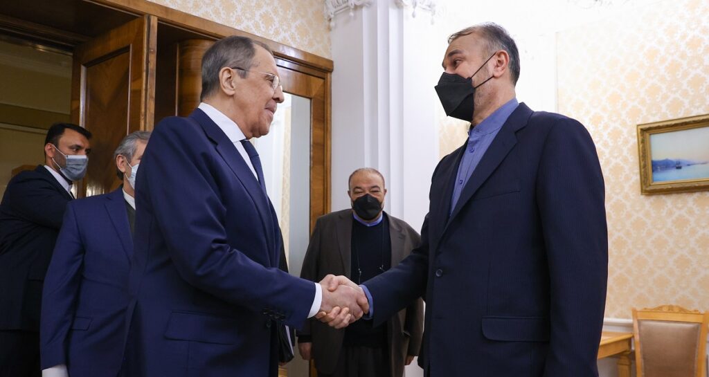 Ο Λαβρόφ, η συνεργασία με το Ιράν για τα πυρηνικά, το πετρέλαιο και οι κυρώσεις