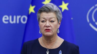 Η Ευρωπαία επίτροπος Μετανάστευσης Ίλβα Γιόχανσον © EPA/JULIEN WARNAND