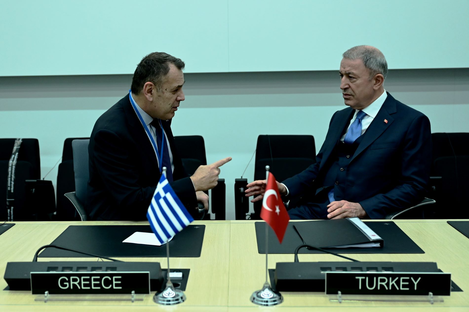 Συνάντηση Ν. Παναγιωτόπουλου – Χ. Ακάρ στις Βρυξέλλες