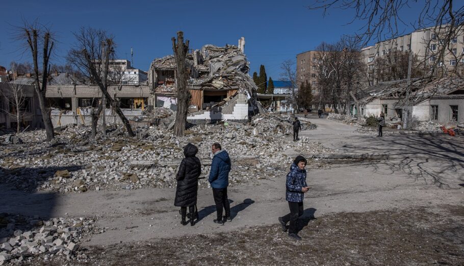 Βομβαρδισμοί στο Κίεβο © EPA/ROMAN PILIPEY