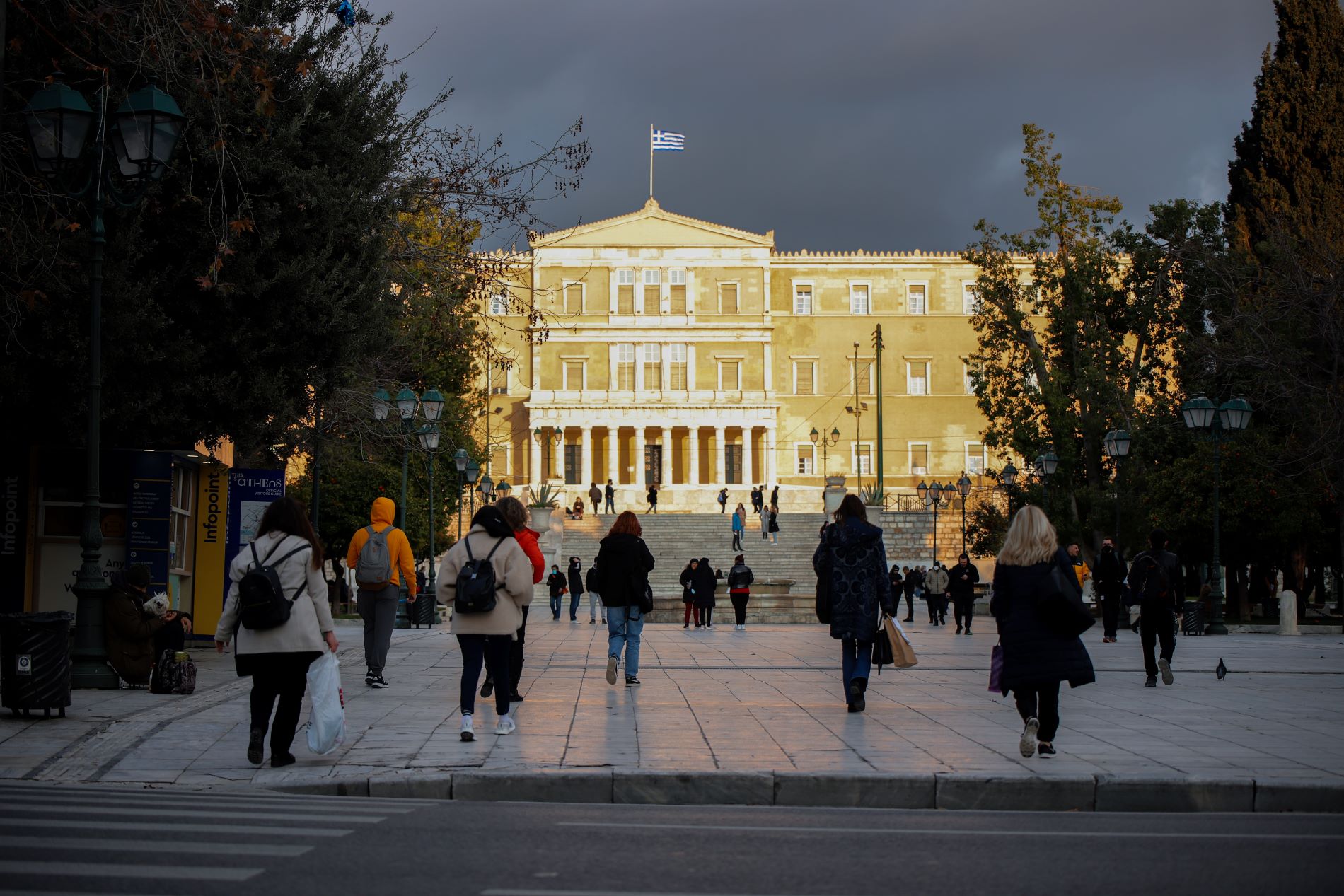 Κόσμος στο Σύνταγμα