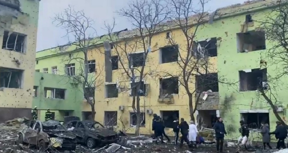 Το βομβαρδισμένο νοσοκομείο παίδων στη Μαριούπολη ©Twitter