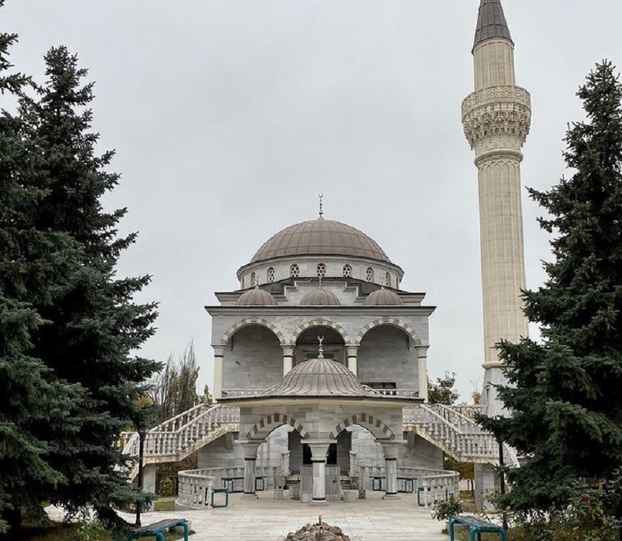 Ουκρανία: Βομβάρδισαν τζαμί με αμάχους στη Μαριούπολη