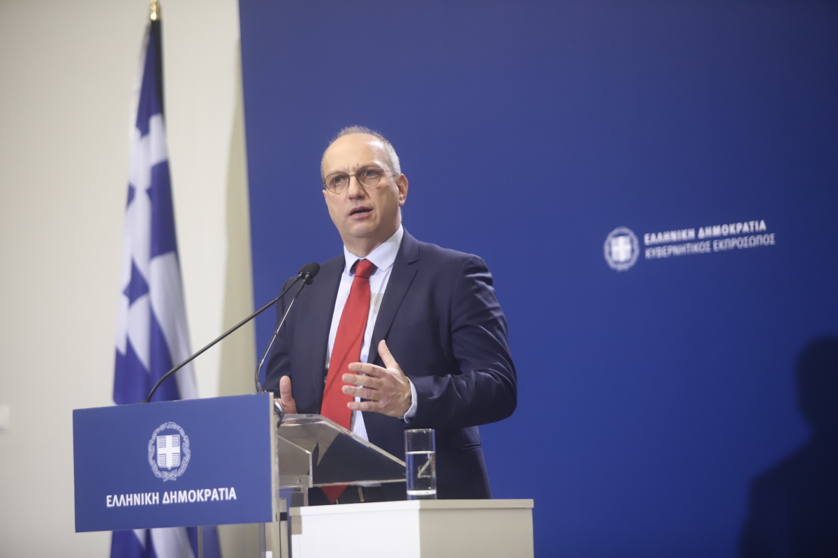 Οικονόμου: Στήριξη κοινωνίας χωρίς να κινδυνεύσουν τα δημοσιονομικά