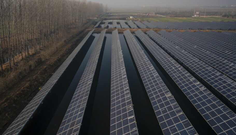 Ηλιακή ενέργεια © EPA/ALEX PLAVEVSKI