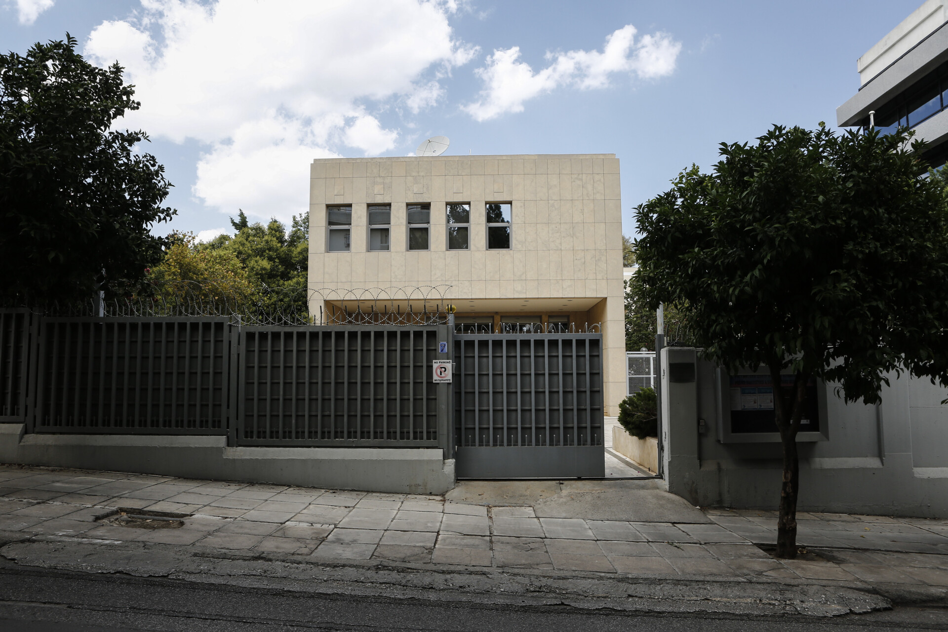 Το Ιλιούσιν, ένα παράθυρο, μια υπόσχεση στο Μαξίμου και το εύρημα των γκάλοπ