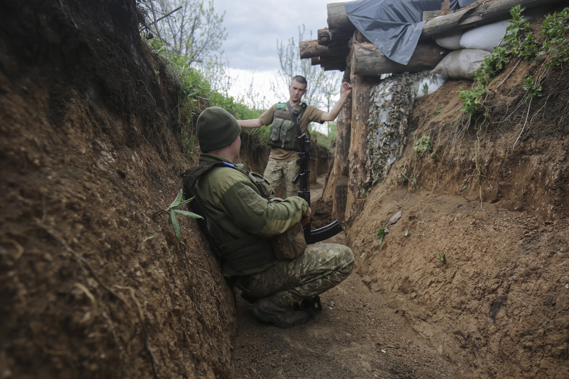 Ουκρανοί στρατιώτες © EPA/STR