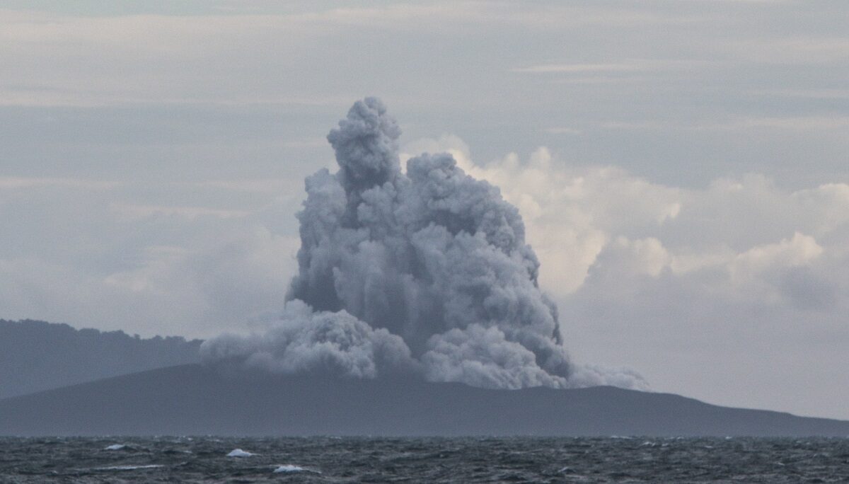 Το ηφαίστειο Ανάκ Κρακατόα - φωτογραφία αρχείου © EPA/SENJA