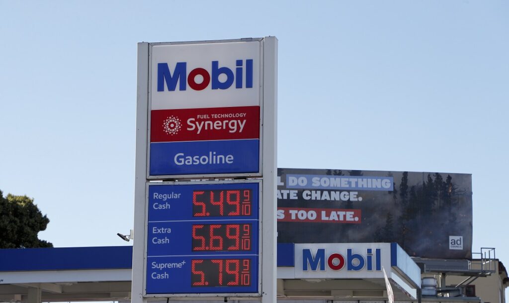 Exxon Mobil © EPA/JOHN G. MABANGLO