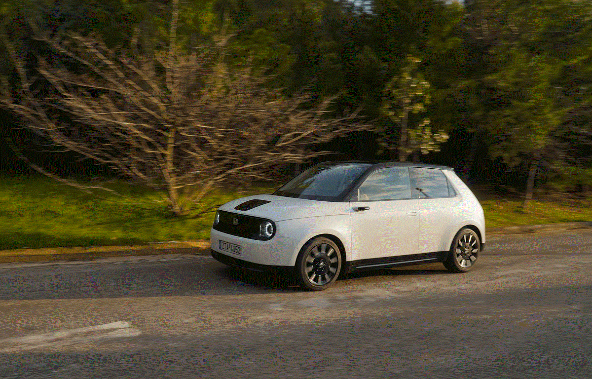 Δοκιμάζουμε το ηλεκτρικό Honda e Advance