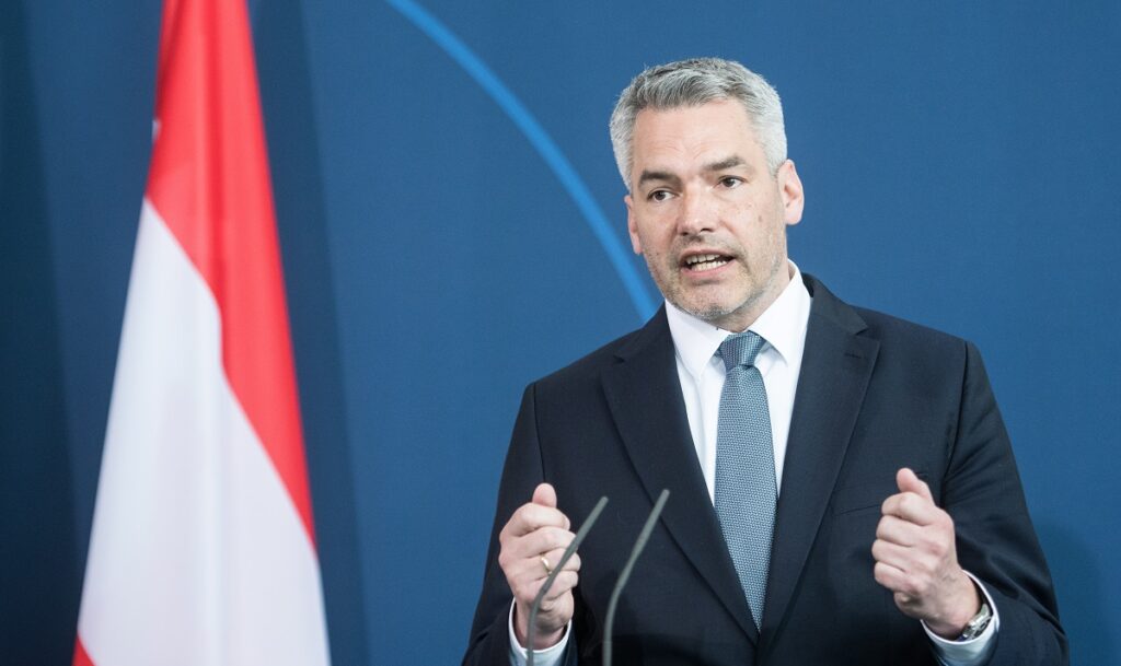 Νεχάμερ: Να αποσυνδεθεί η τιμή ρεύματος από εκείνη του φυσικού αερίου
