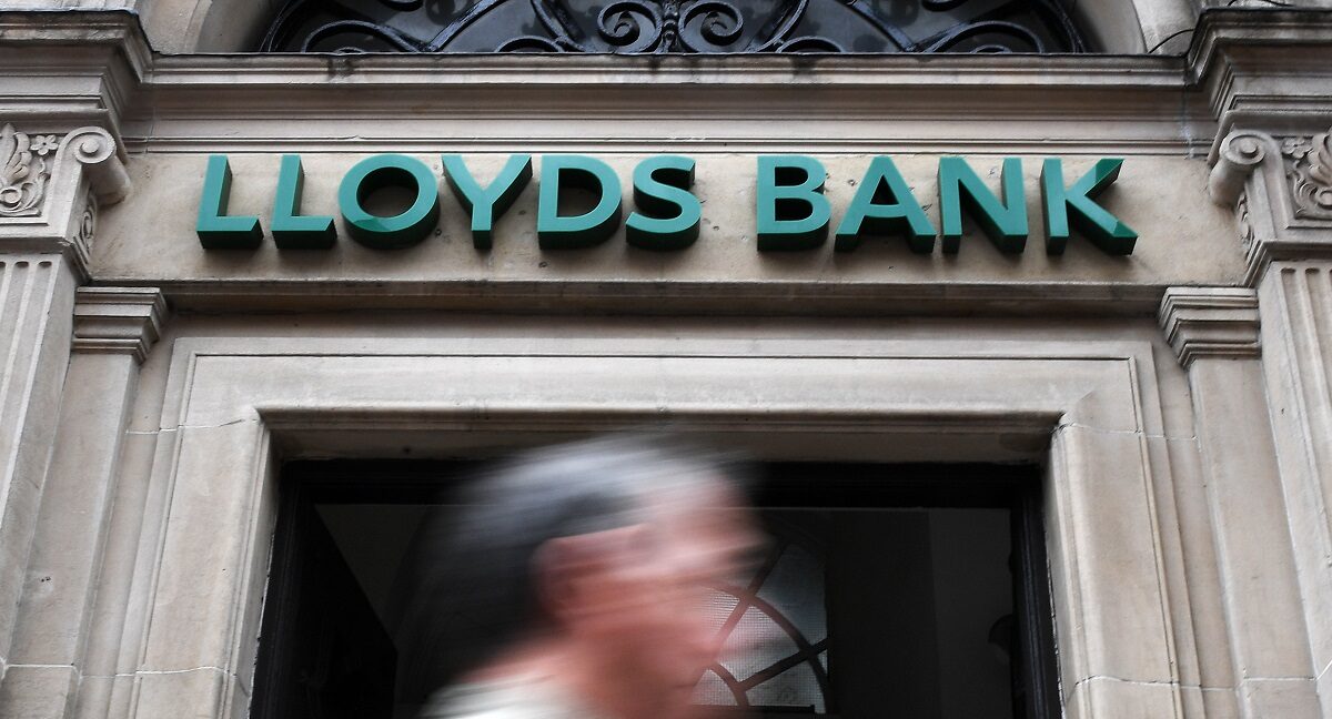 Lloyds Banking Group © EPA/ANDY RAIN