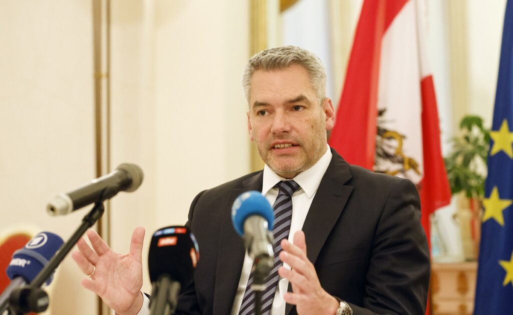 Νεχάμερ: Όχι σε αίτημα της ΕΕ για μεγαλύτερη οικονομική συνεισφορά