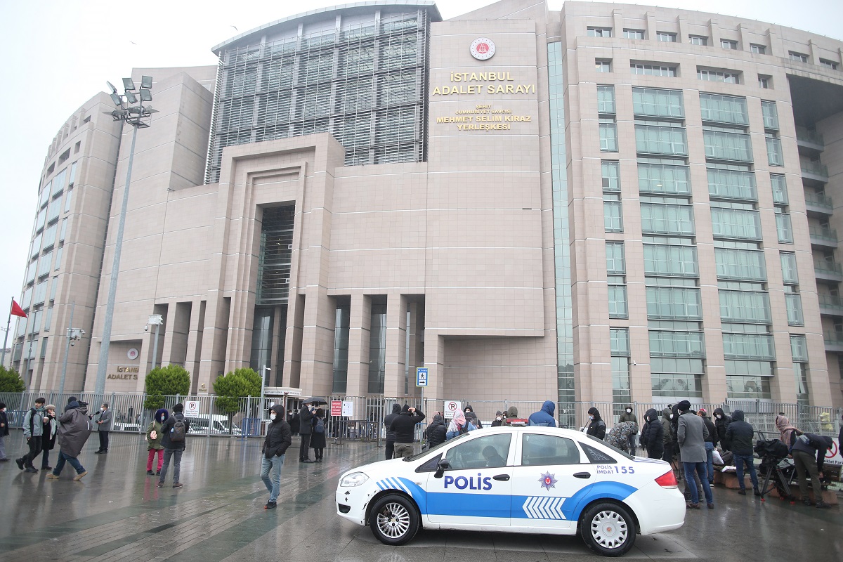 Η δίκη του φυλακισμένου Τούρκου επιχειρηματία Οσμάν Καβάλα © EPA/ERDEM SAHIN