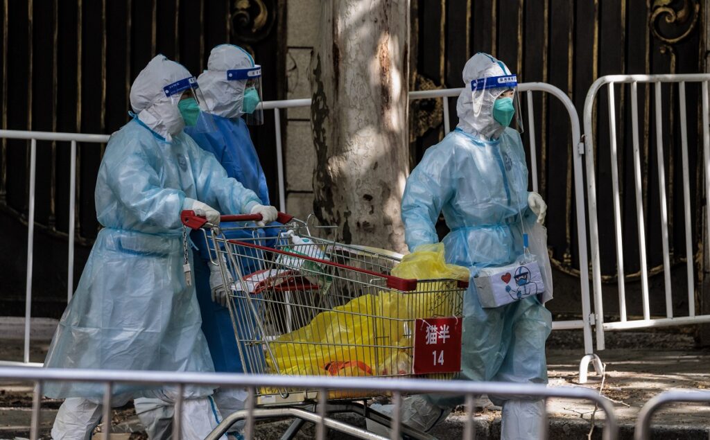 Σαγκάη: Οι κάτοικοι δεν είναι ελεύθεροι ακόμα να βγουν από τα σπίτια