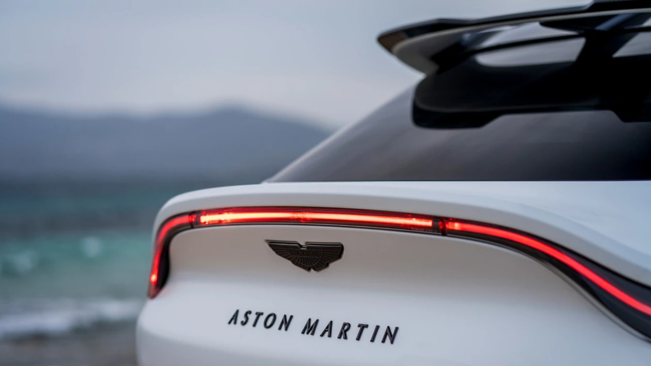 Δοκιμάζουμε την Aston Martin DBX707