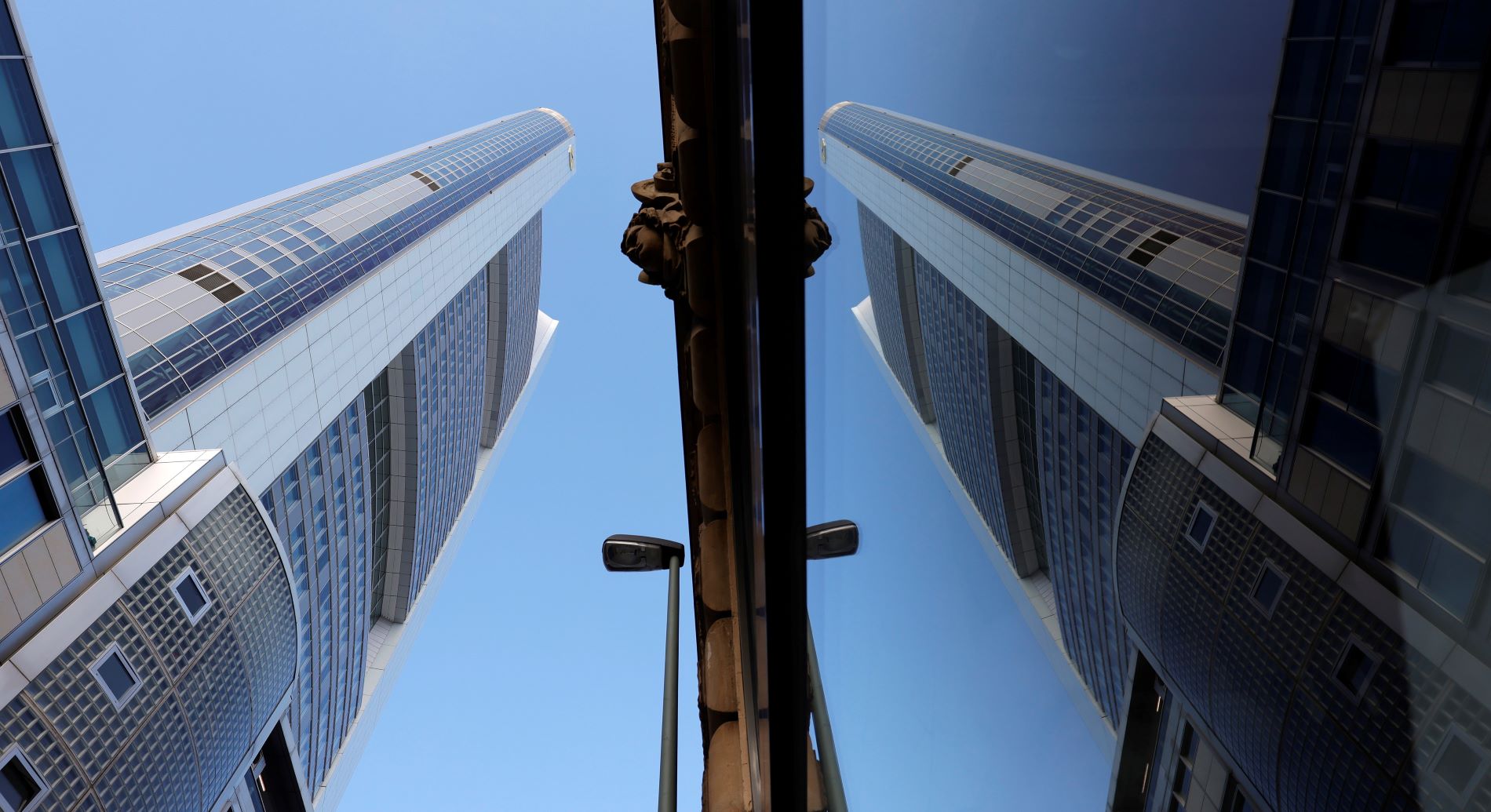 Deutsche Bank – Commerzbank: Μυστηριώδεις μέτοχοι πούλησαν μερίδια 1,75 δισ.
