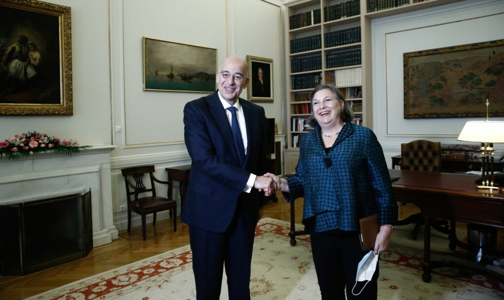Οι απαιτήσεις της Νούλαντ, οι σχέσεις Τουρκίας – Ισραήλ και ο γύρος του κόσμου από τον Ν. Δένδια