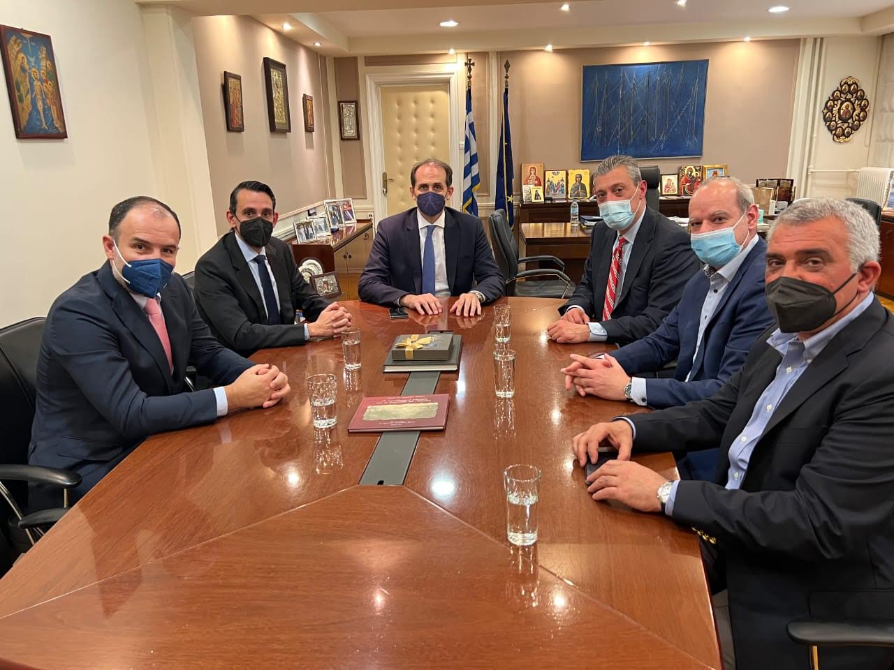 Συνάντηση Βεσυρόπουλου – Ένωσης Καφέ: Τα τρία αγκάθια στον κλάδο