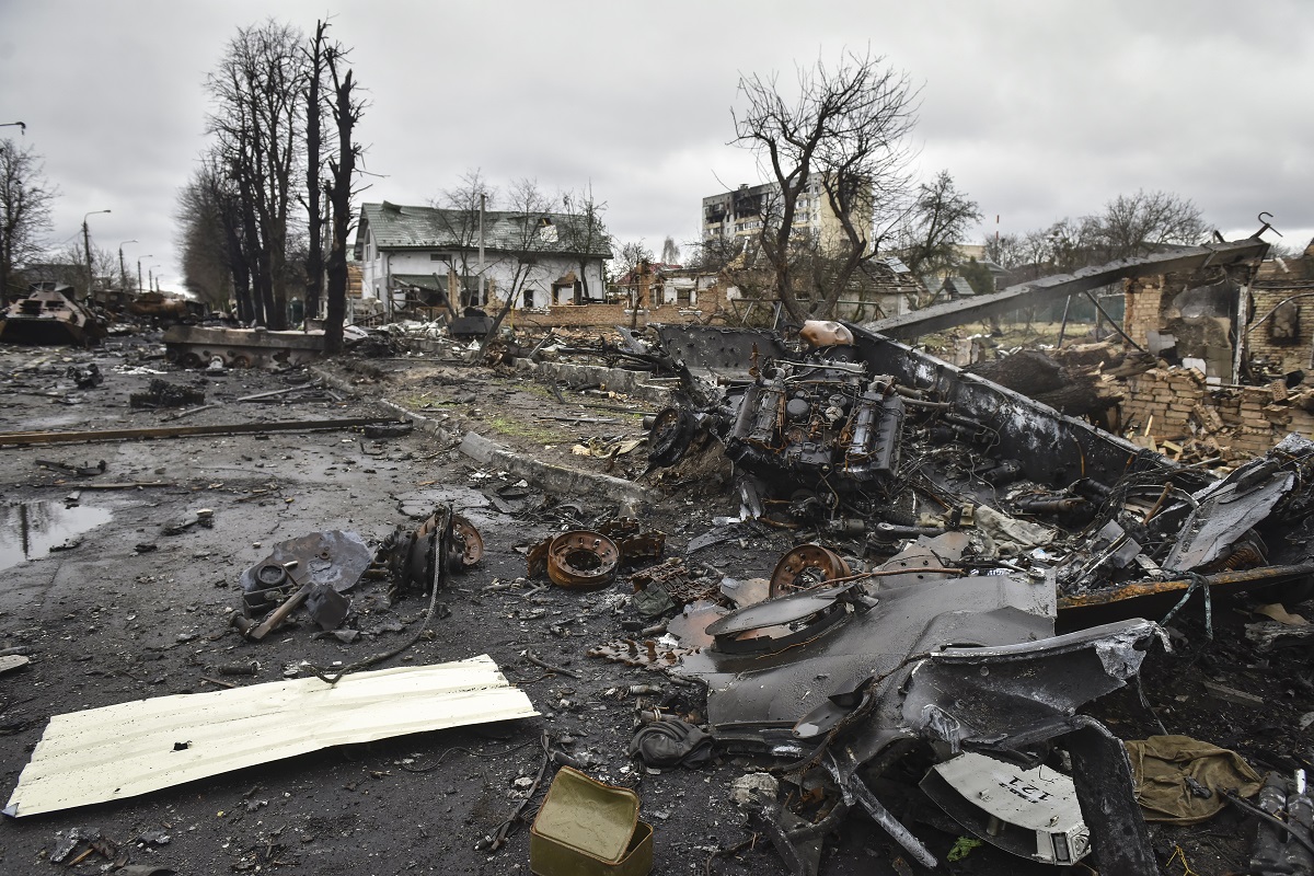 Πόλεμος στην Ουκρανία - Η απόλυτη καταστροφή έξω από το Κίεβο © EPA/OLEG PETRASYUK