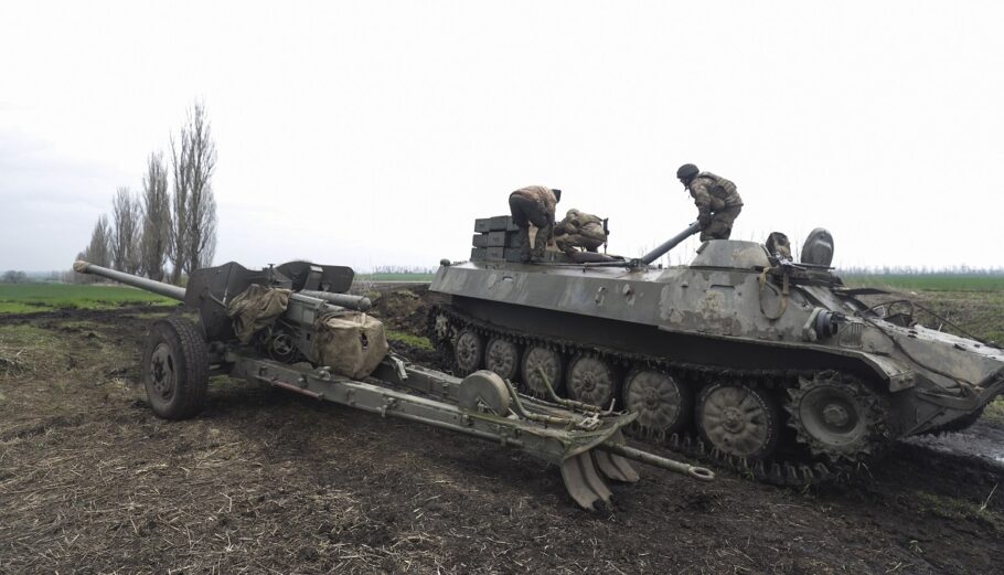 Ουκρανοί στρατιώτες © EPA/STR
