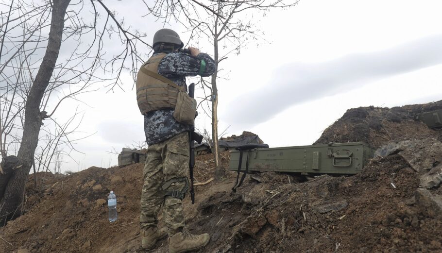 Ουκρανός στρατιώτης © EPA/STR