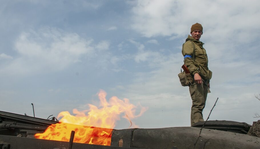 Ουκρανός στρατιώτης στο Χάρκοβο ©EPA/VASILIY ZHLOBSKY