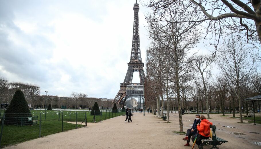 Ο Πύργος του Άιφελ στο Παρίσι ©EPA/MOHAMMED BADRA