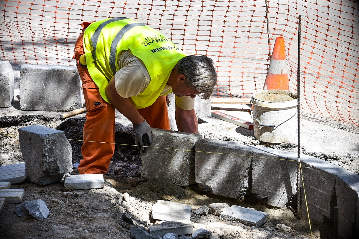 Σε εξέλιξη το μεγάλο έργo ανακατασκευής 410 πεζοδρομίων στο κέντρο και τις γειτονιές της Αθήνας  © ΔΗΜΟΣ ΑΘΗΝΑΙΩΝ