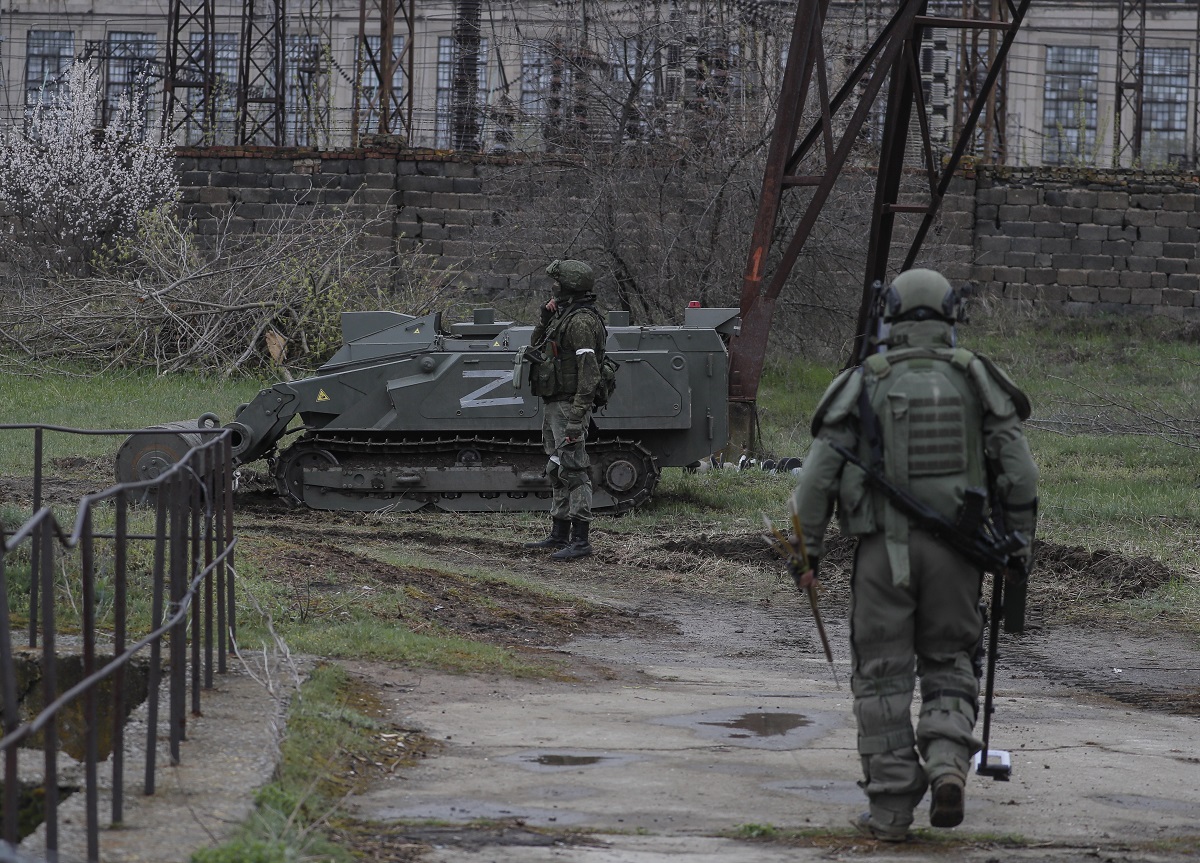 Ρωσικός στρατός στο Λουχάνσκ © EPA/SERGEI ILNITSKY