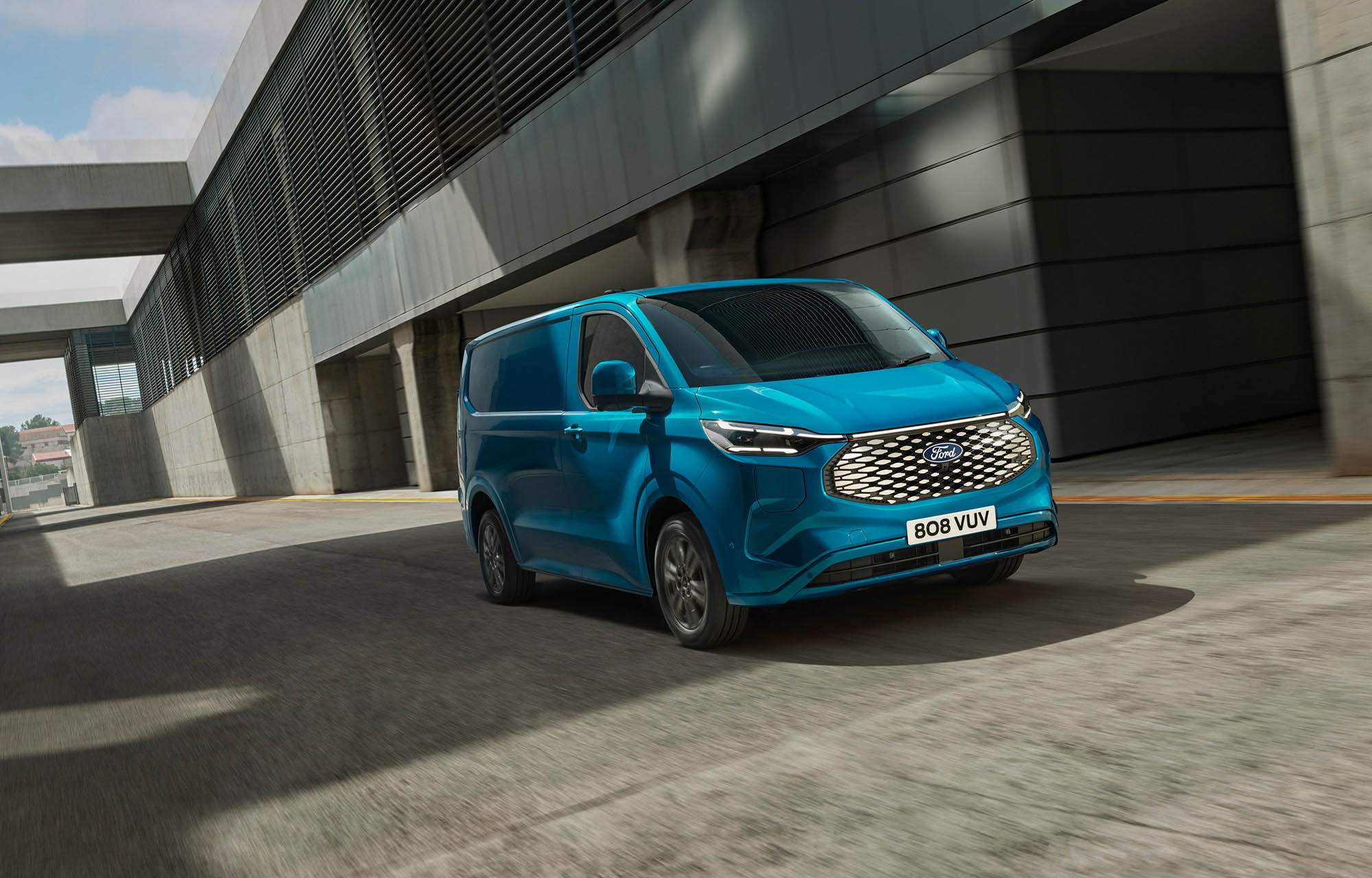 Η Ford Pro αποκαλύπτει το ηλεκτρικό E-Transit Custom
