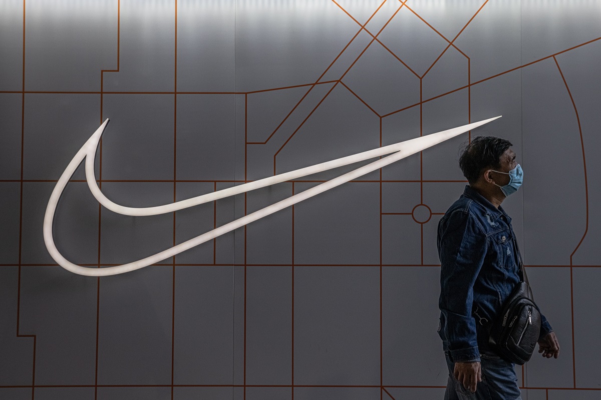 Nike και Marks & Spencer σταματούν τις δραστηριότητές τους στη Ρωσία