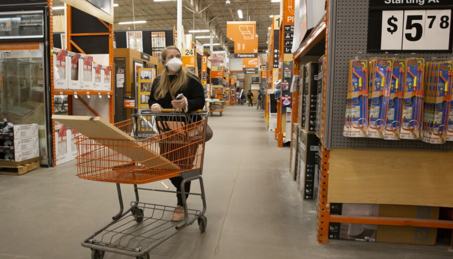 Home Depot © EPA/MICHAEL REYNOLDS