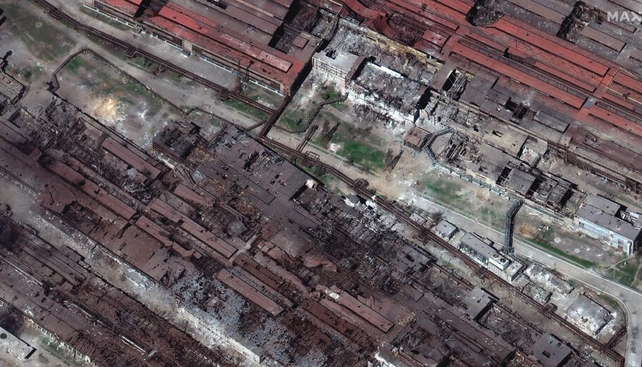 Εκτεταμένες οι ζημιές στο Αζοφστάλ © EPA/MAXAR TECHNOLOGIES HANDOUT - MANDATORY CREDIT: SATELLITE IMAGE 2022 MAXAR TECHNOLOGIES -