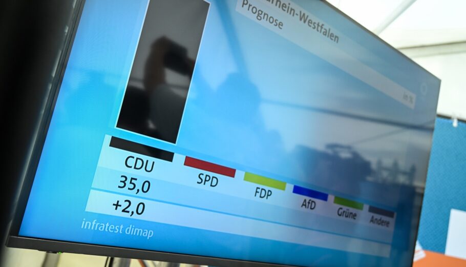 Προβάδισμα του CDU στις εκλογές της Βόρειας Ρηνανίας - Βεστφαλίας δίνουν τα exit polls © EPA/SASCHA STEINBACH