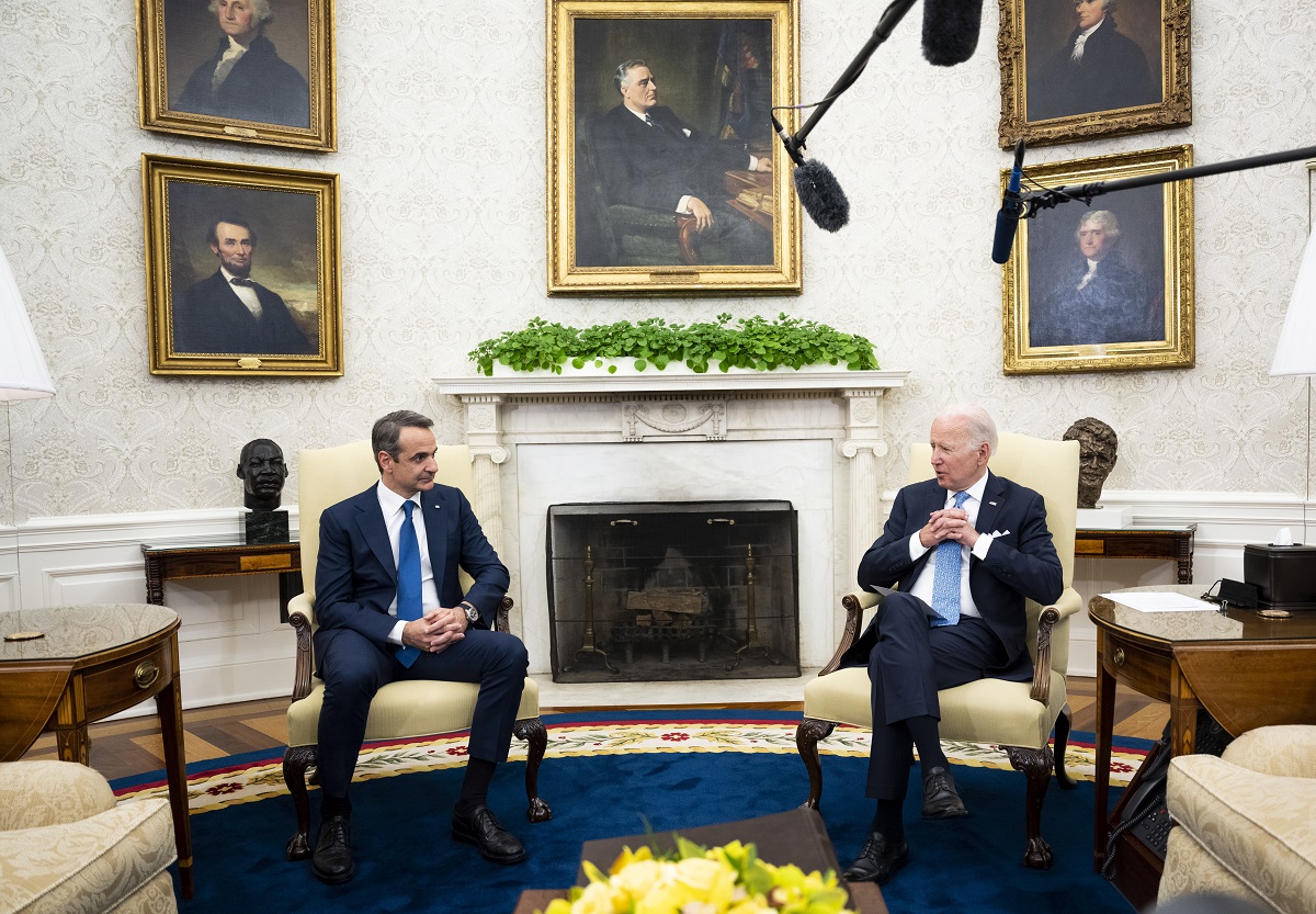 Ο Κυριάκος Μητσοτάκης και ο Τζο Μπάιντεν στον Λευκό Οίκο © EPA/Doug Mills / POOL