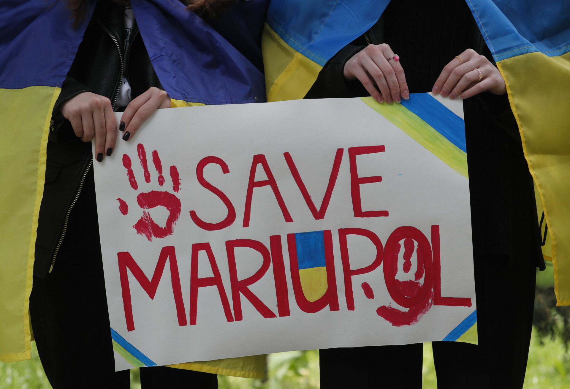 Διαδήλωση γυναικών στο Κίεβο για την Μαριούπολη EPA/SERGEY DOLZHENKO
